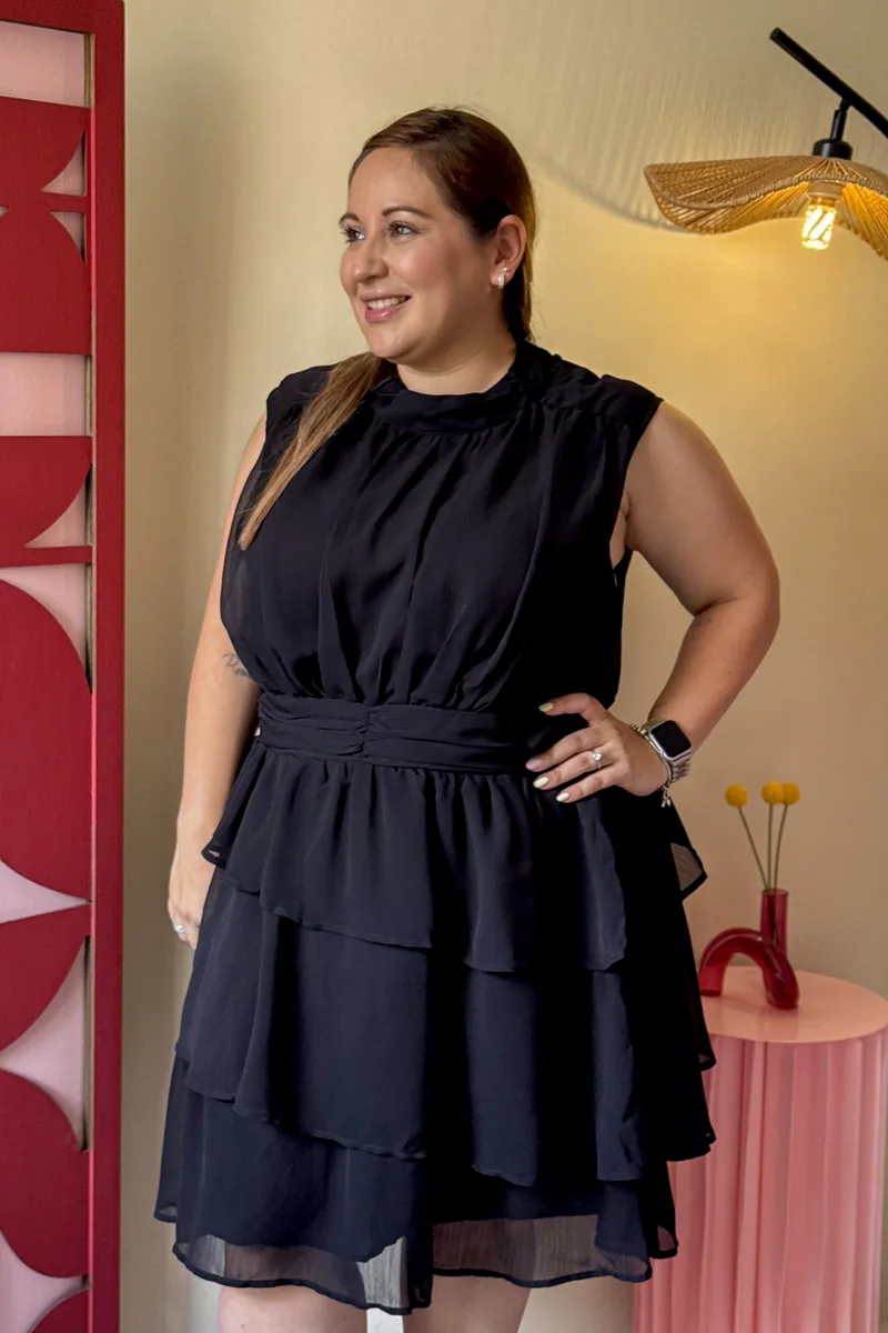 Vestido de Capas negro en gasa con falda de capas plus size, tallas 2XL–3XL — BOLEM El Salvador